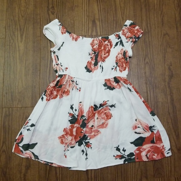 Tobi Dresses & Skirts - Tobi Size Small Floral Print Dress